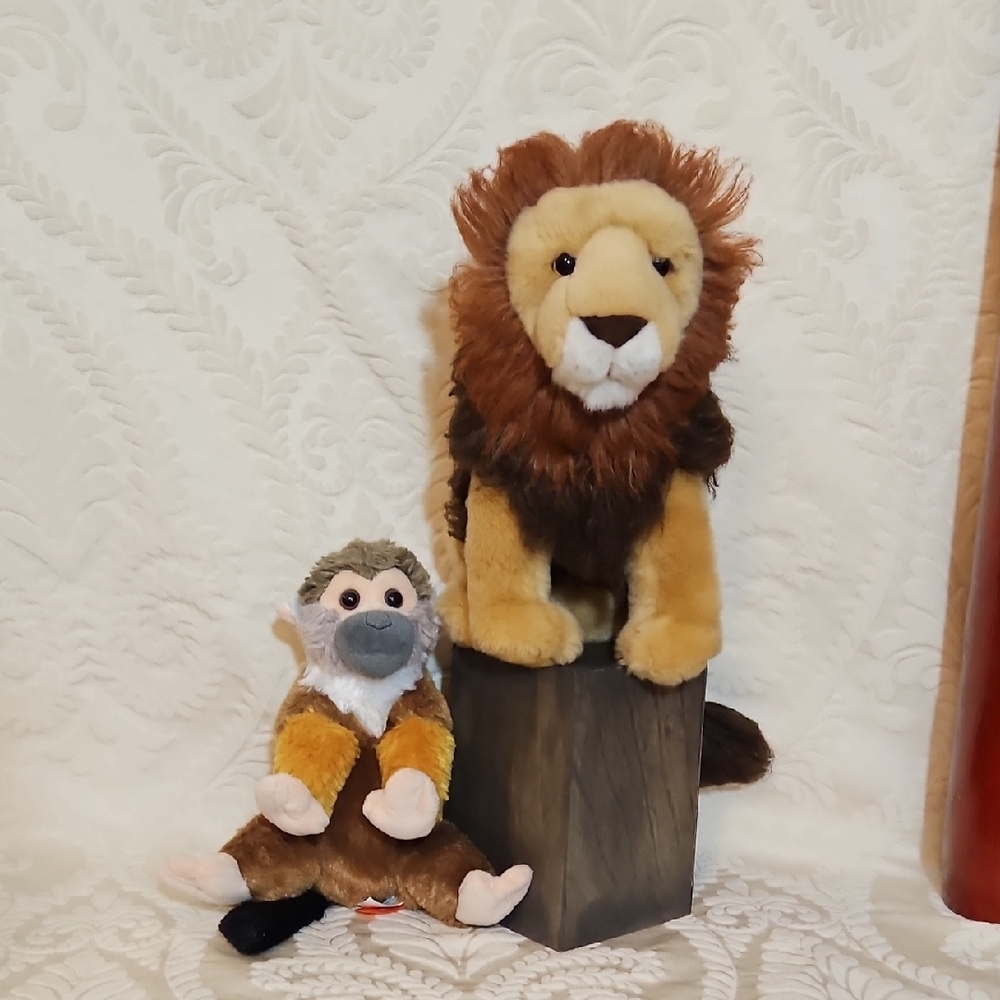 Cuddly Lion and Monkey Plush Toy Duo